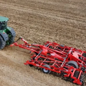 KUHN HIGHLANDER kultivator s oprugama za uklanjanje strništa i plitko rahljenje dostupan putem IPSO-a