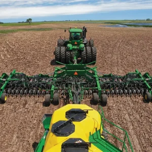 John Deere N536 pneumatska sijačica za direktnu sjetvu od 11 metara dostupna je putem IPSO-a
